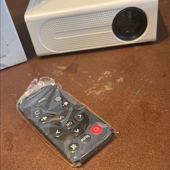 White LED Projector with Remote - Picture 5 of 5